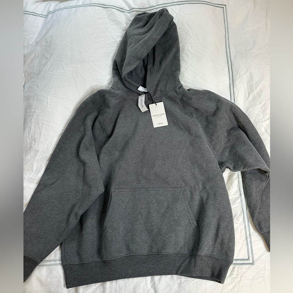 NWT: Aritzia Sweatshirt in Size S